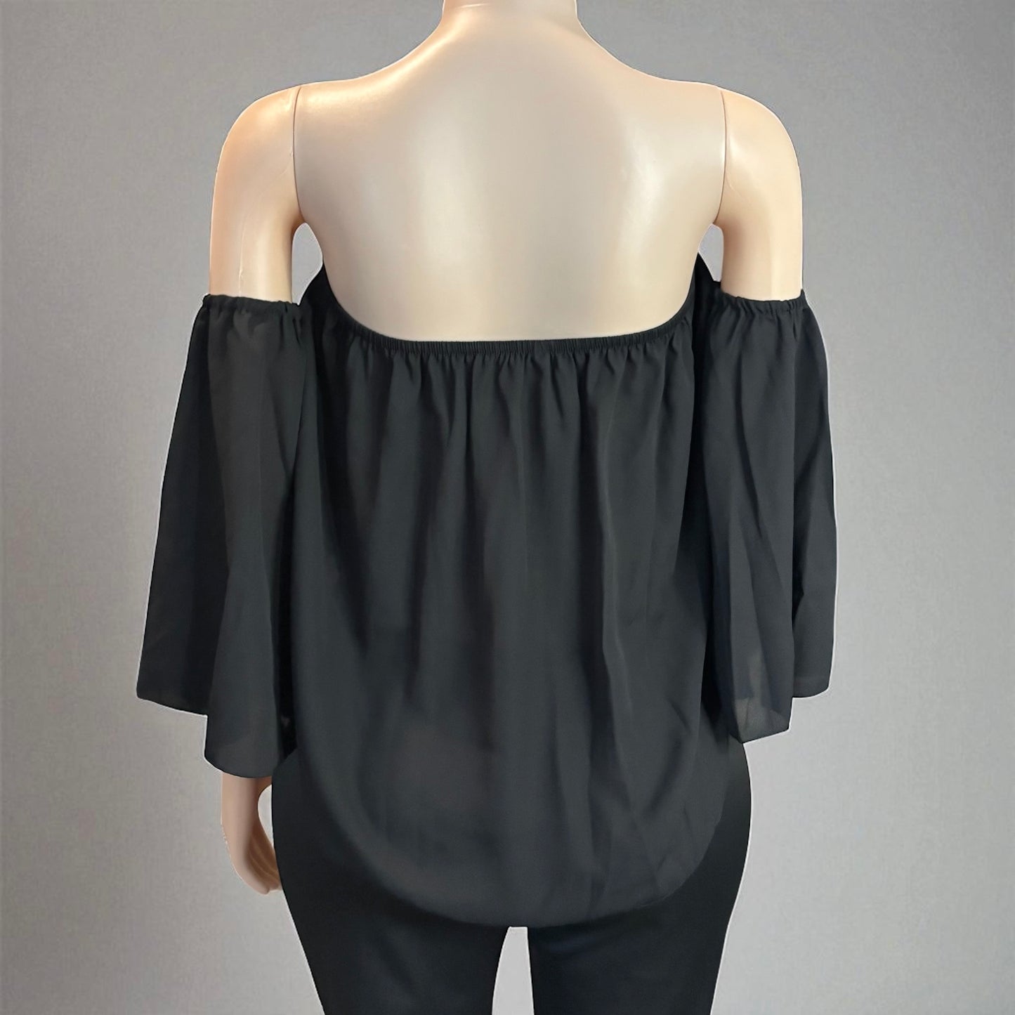 Blusa de media manga con hombros descubiertos