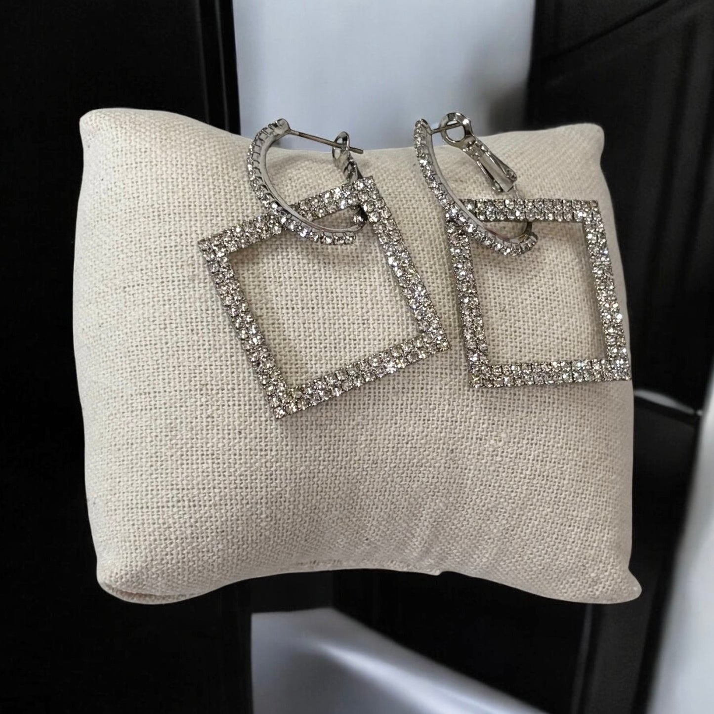 Pendiente de plata para mujer con forma de cuadrado colgante