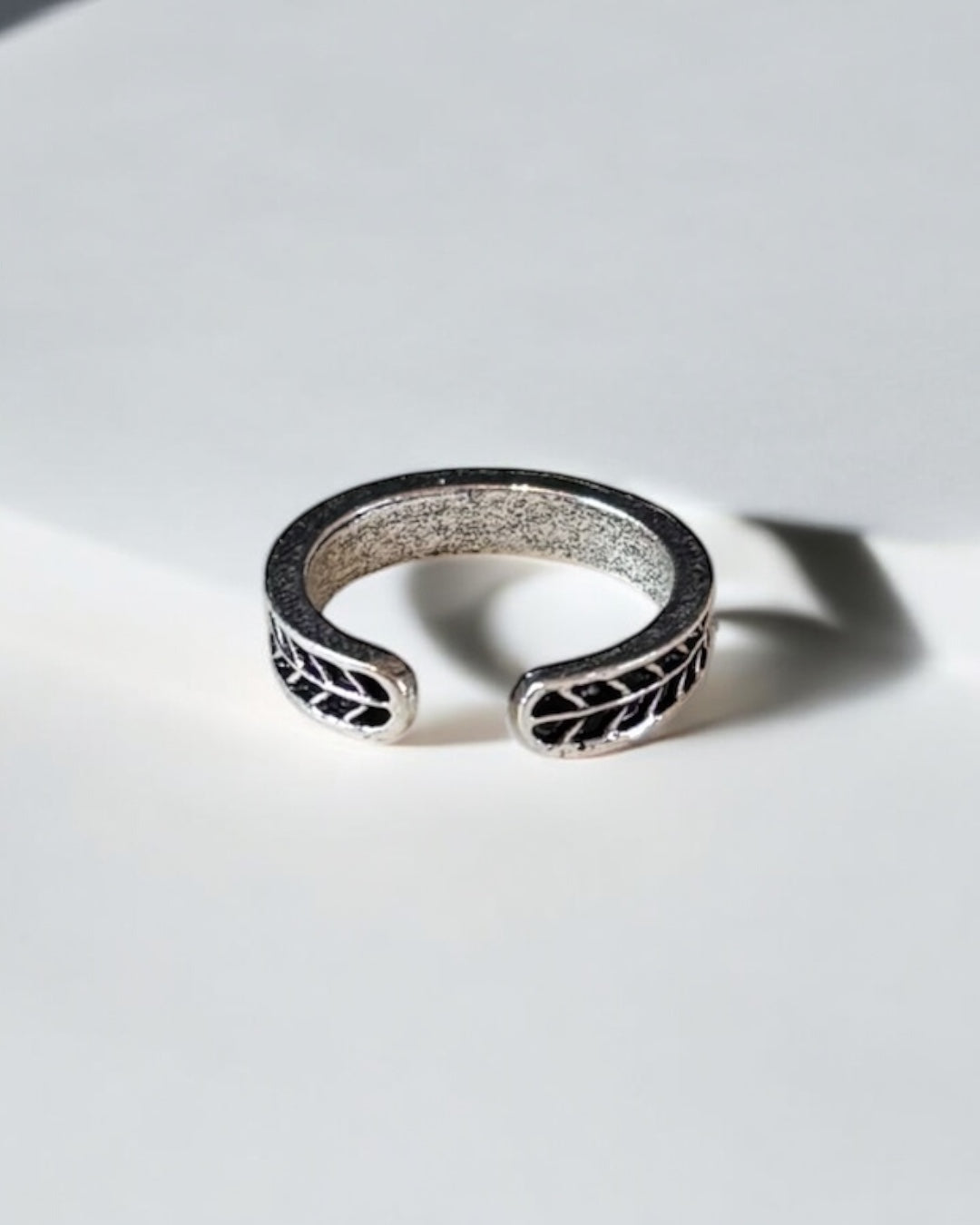 Geometric Twisted Foot Ring