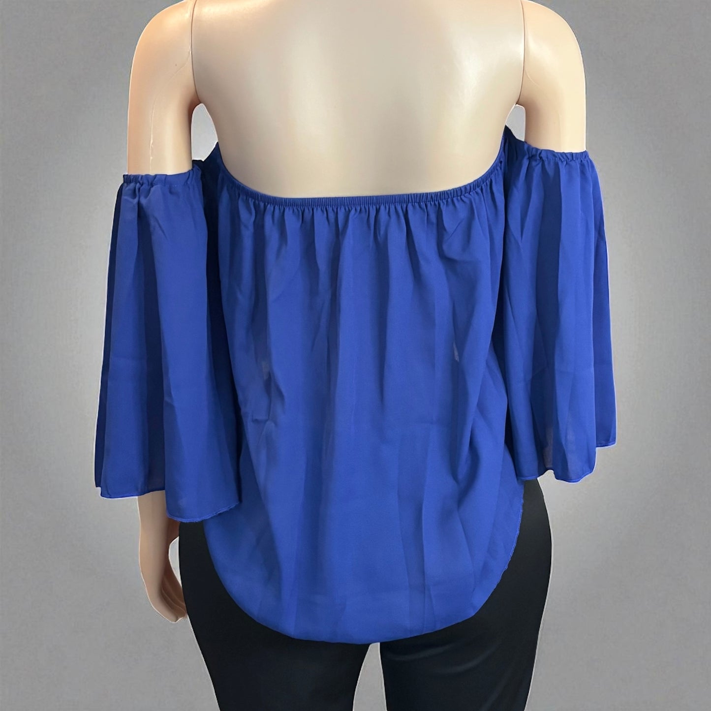 Blusa de media manga con hombros descubiertos