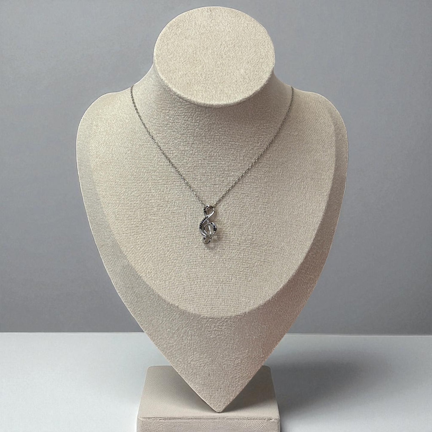 Collar de plata con nota musical