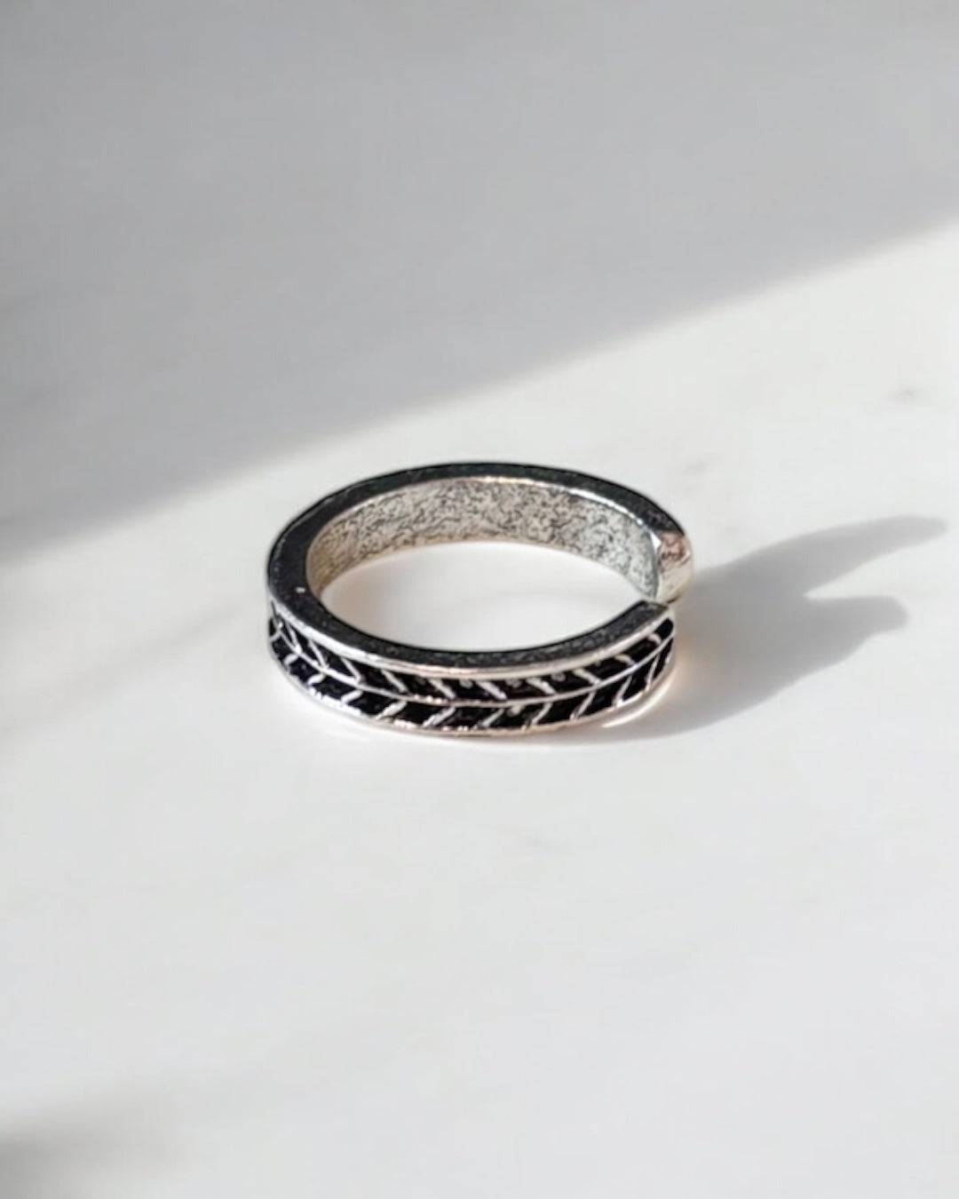 Geometric Twisted Foot Ring