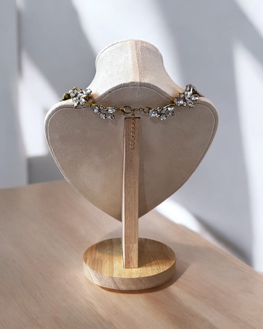 Elegant Floral Vintage Choker