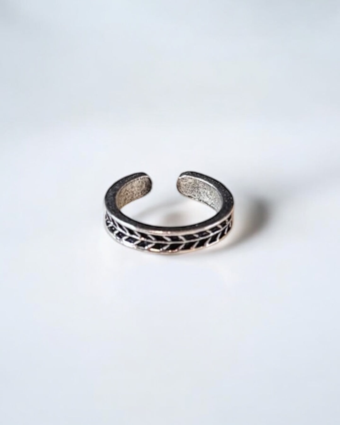 Geometric Twisted Foot Ring