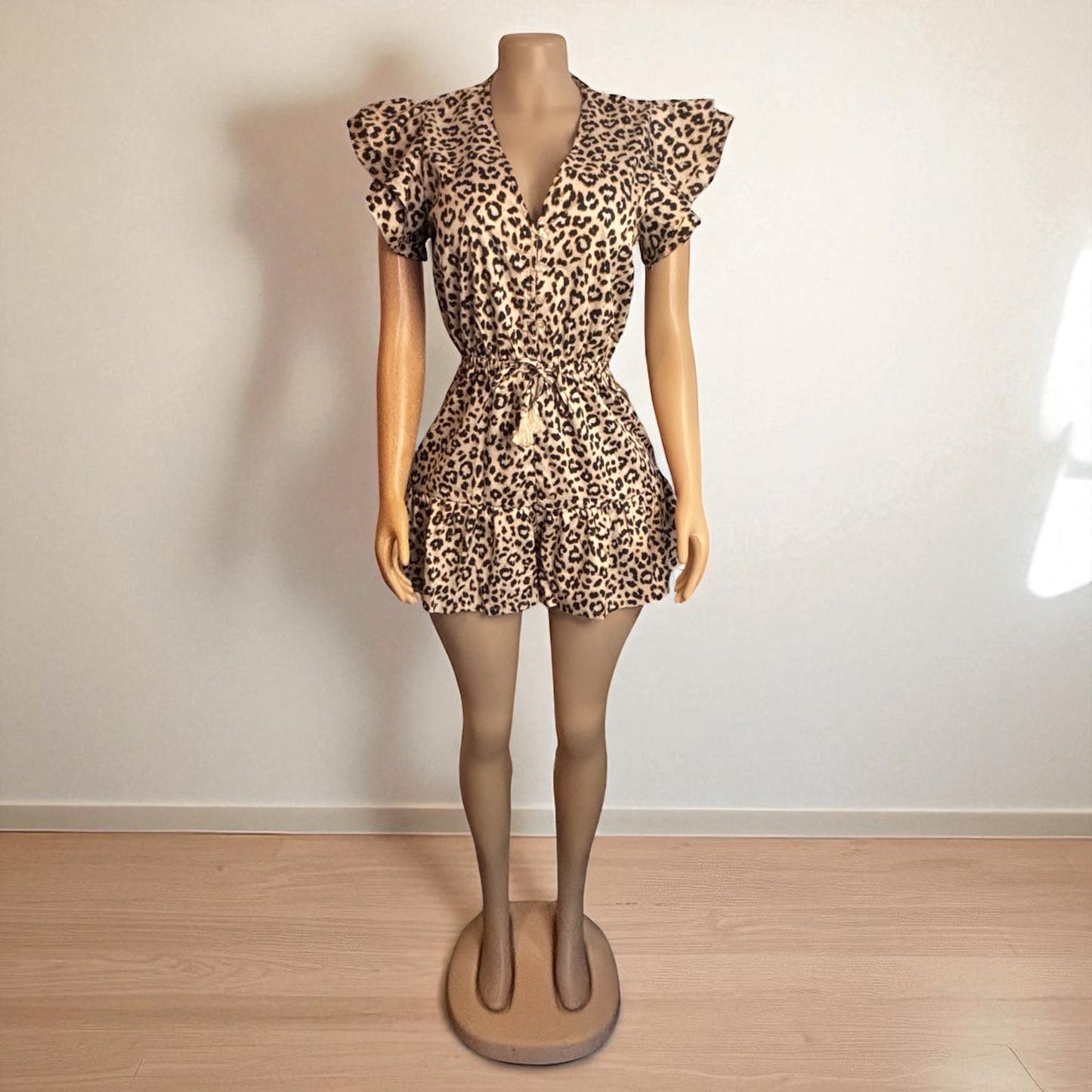 Mono con volantes y botones de leopardo para mujer