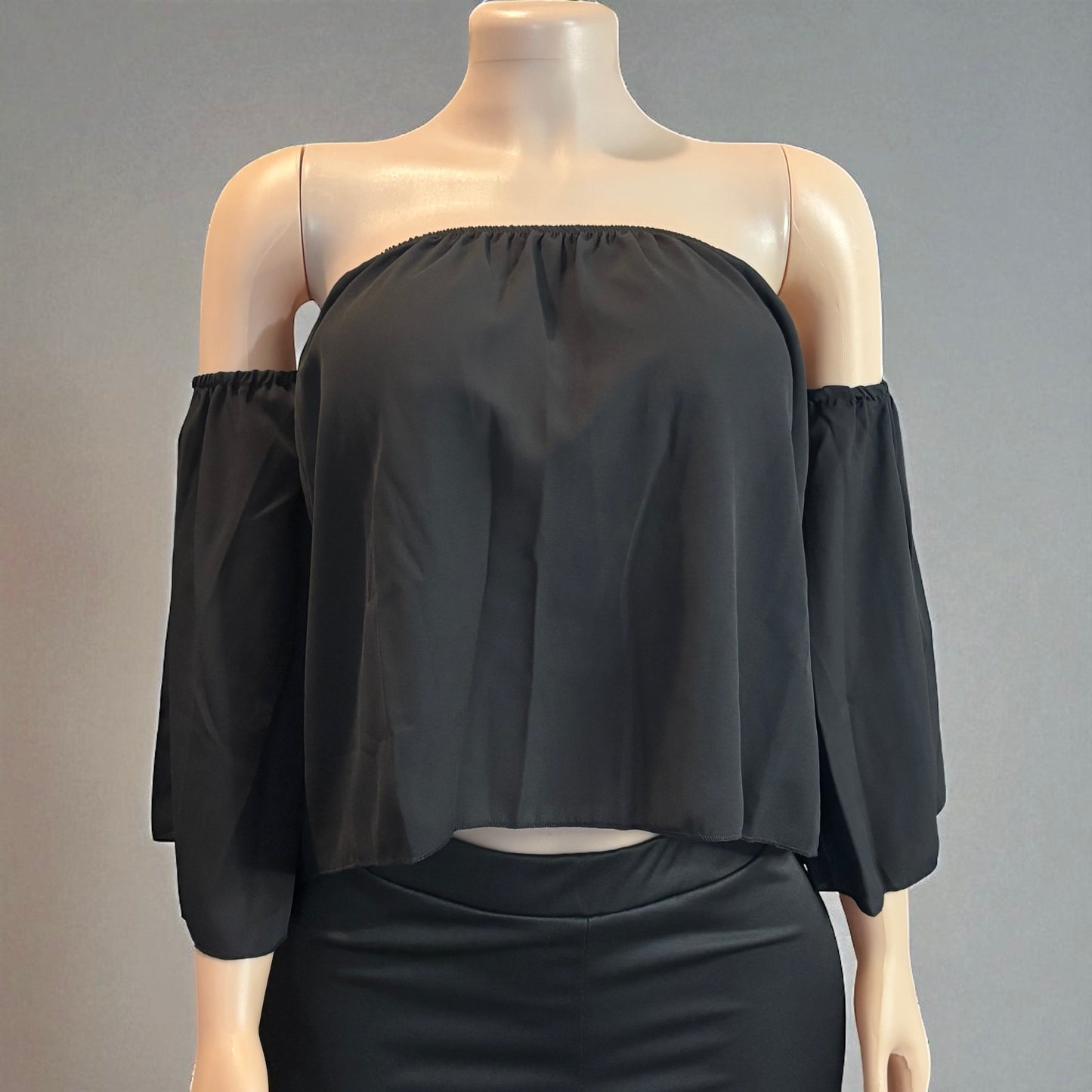 Blusa de media manga con hombros descubiertos