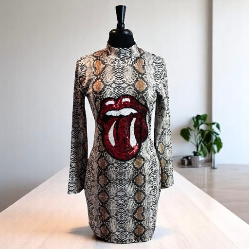Vestido corto de mujer de manga larga con estampado de leopardo y labios rojos