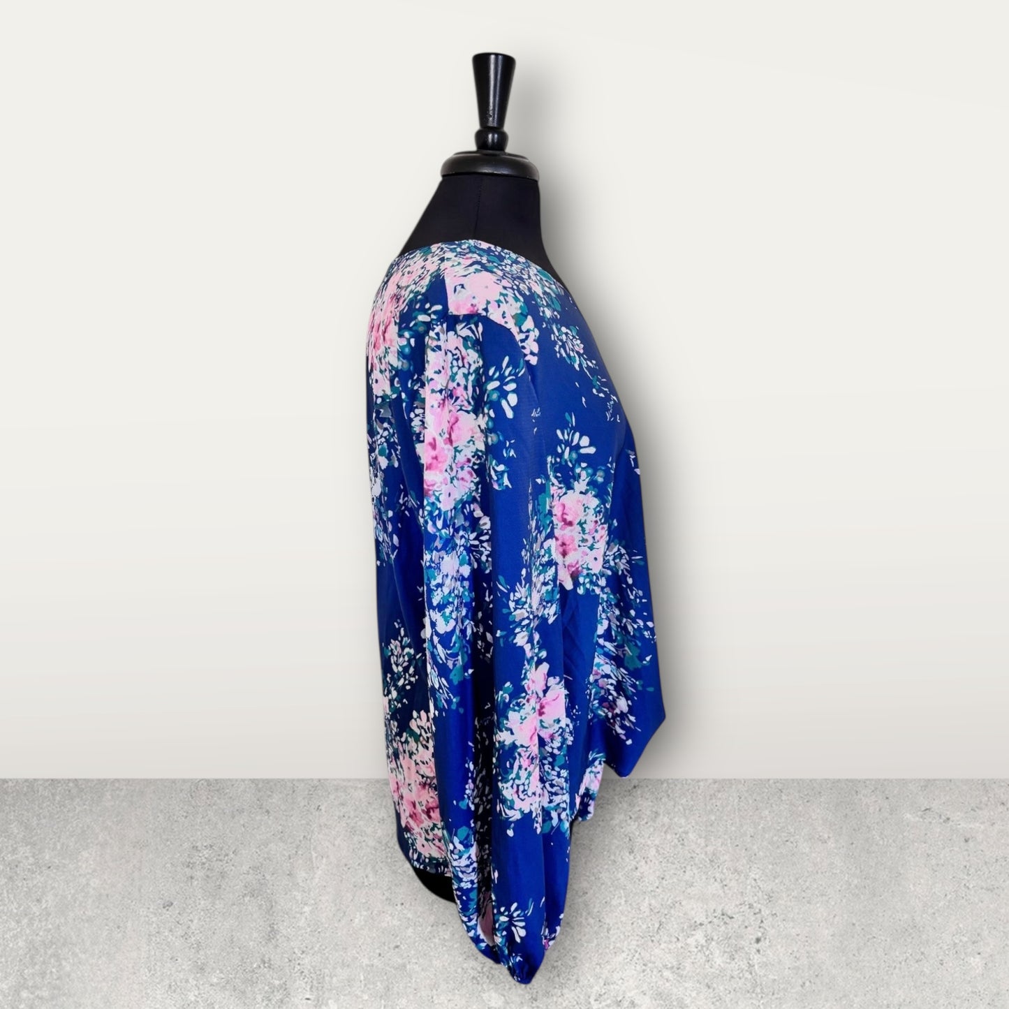 Blusa informal con cuello en V y lazo frontal con estampado floral para mujer