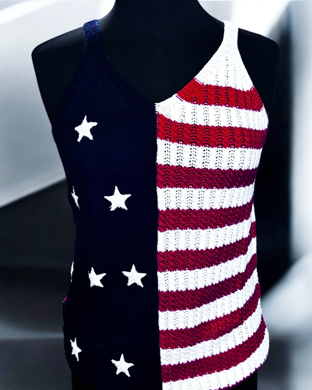 Camiseta de punto con estampado de bandera de estrellas y rayas rojas