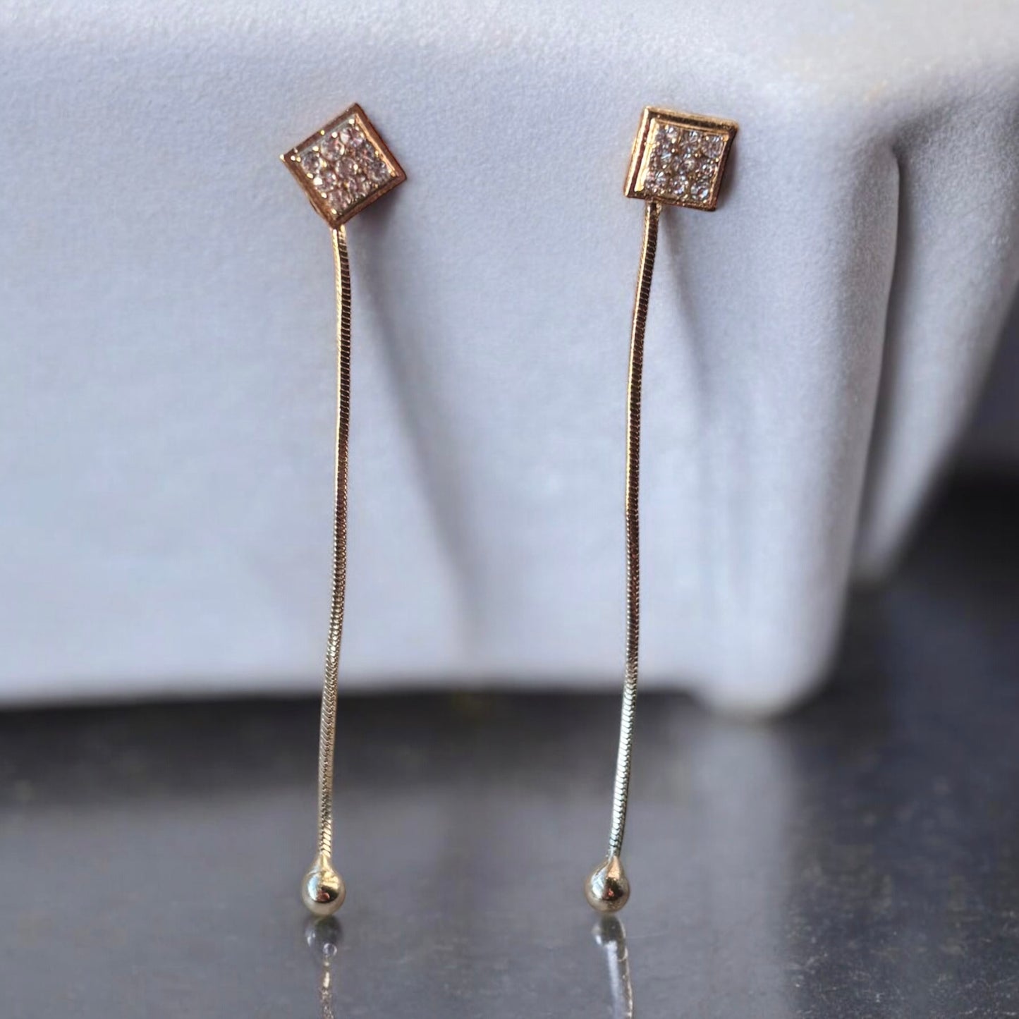 Pendientes largos dorados de lujo para mujer