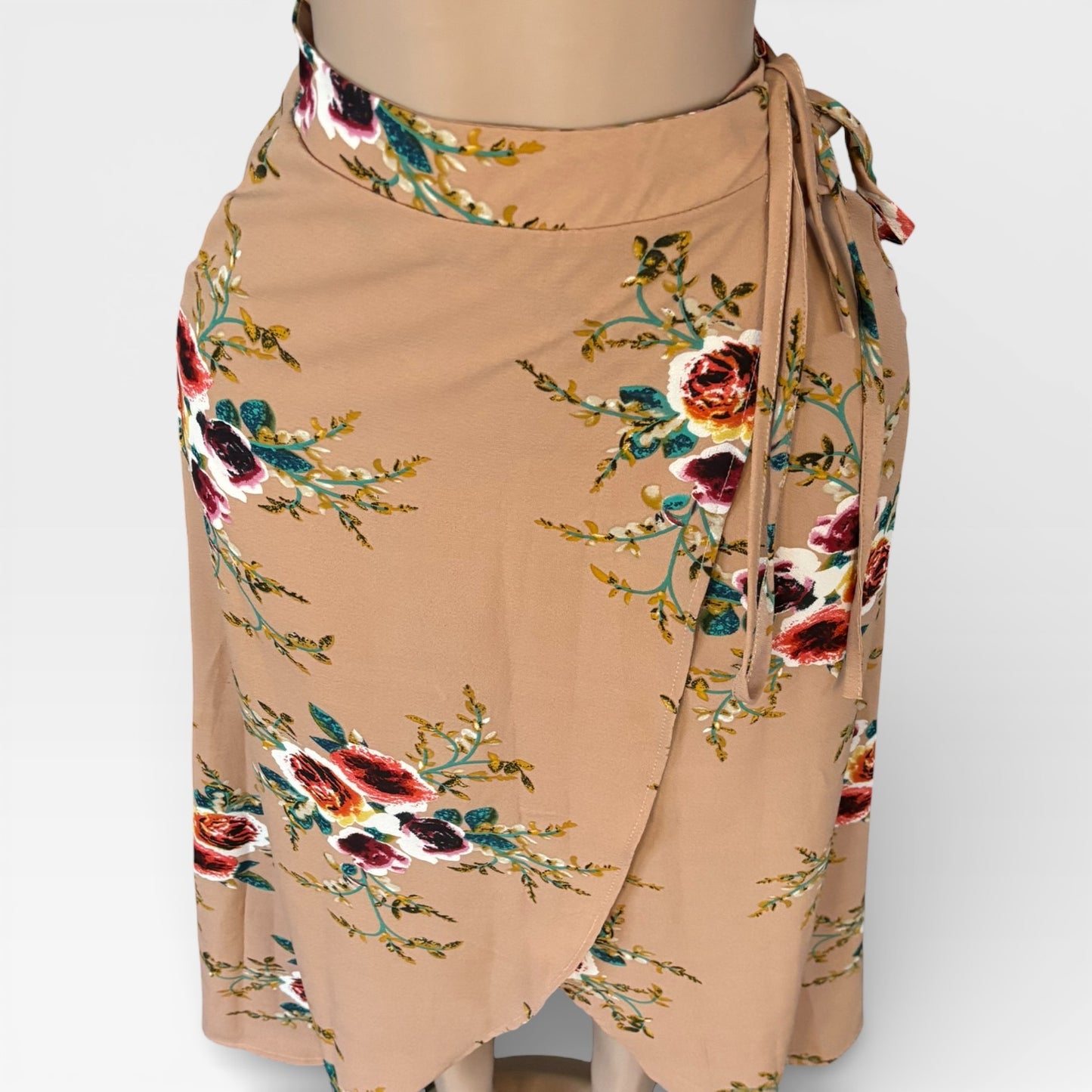 Falda con cintura atada y estampado floral