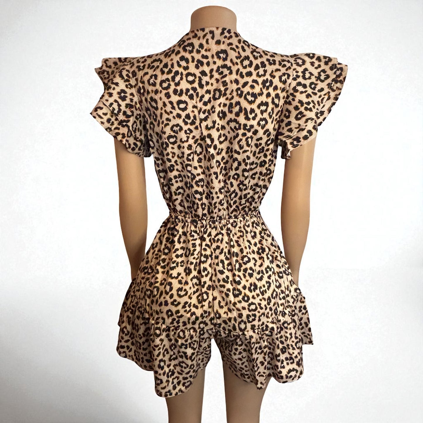 Mono con volantes y botones de leopardo para mujer