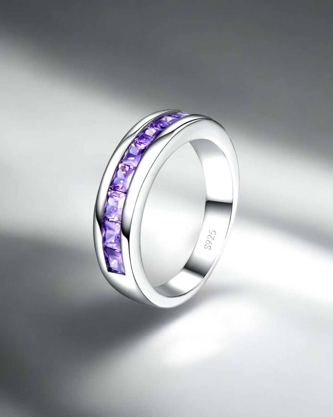 Anillo morado de plata esterlina de lujo
