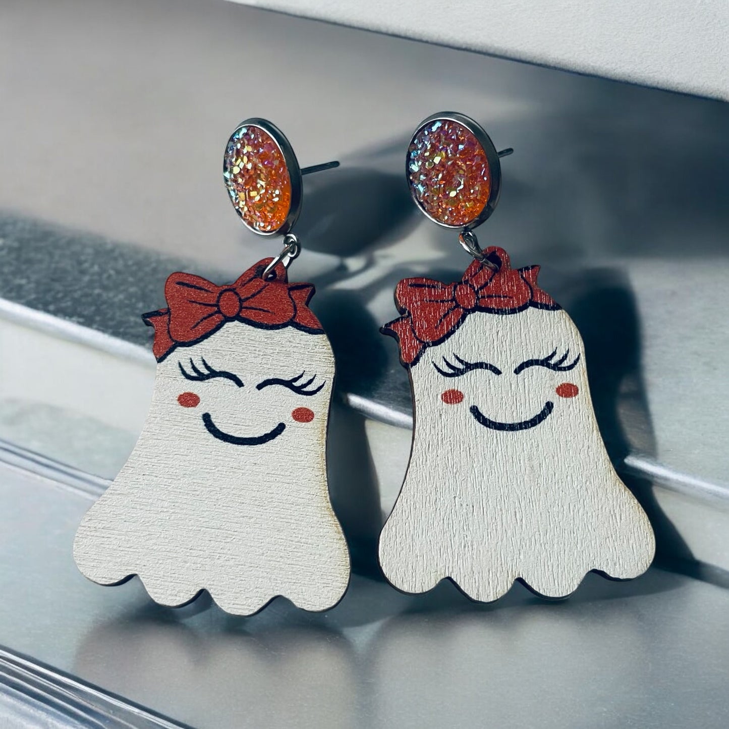 Smiling Girly Ghost Bow & Eyelashes