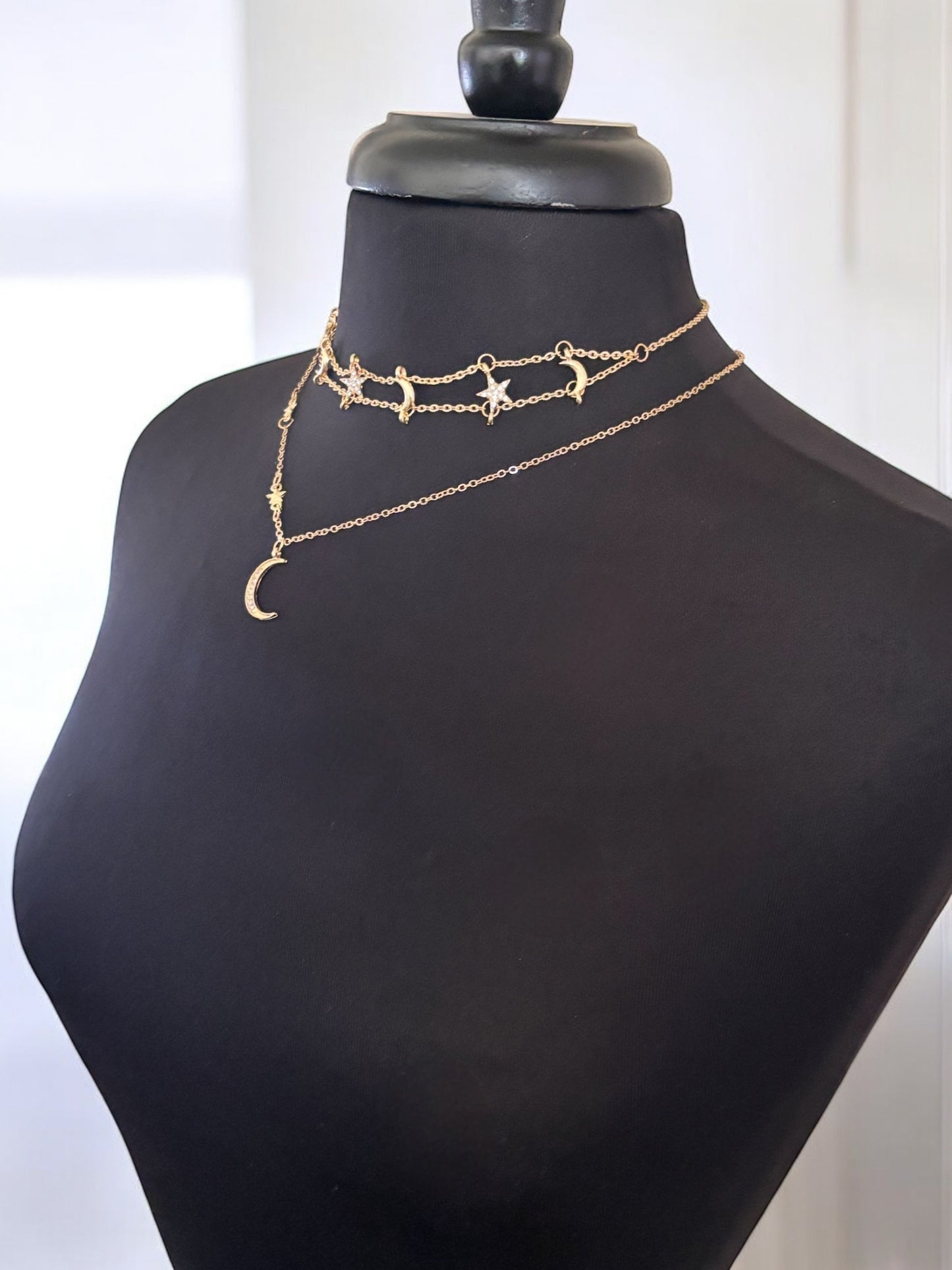 Collar bohemio con luna y estrella