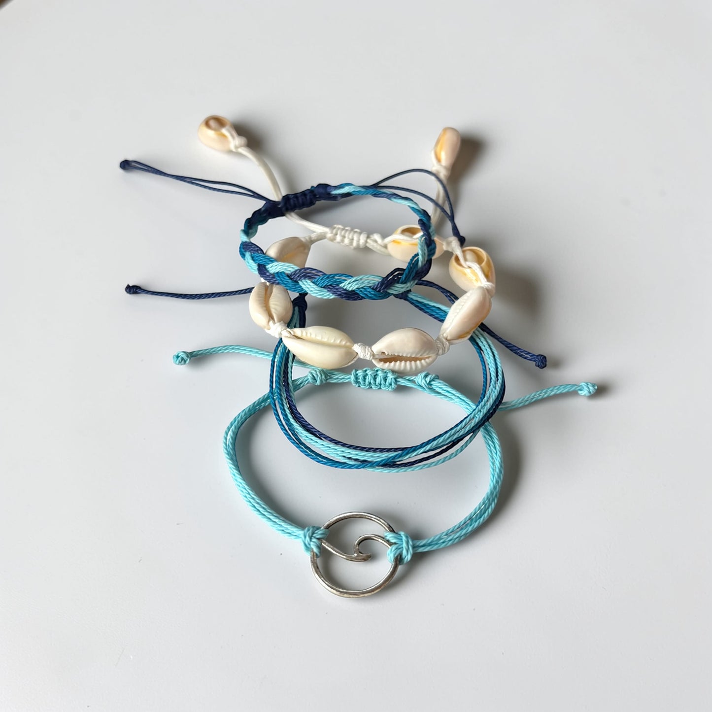 Conjunto de pulseras de cuerda de conchas multicapa estilo bohemio