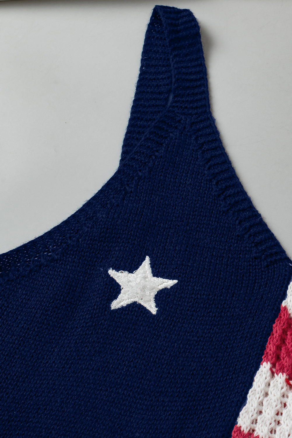 Camiseta de punto con estampado de bandera de estrellas y rayas rojas