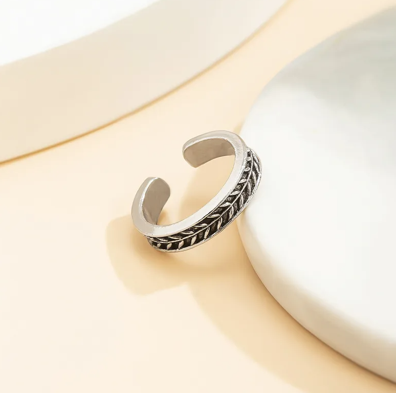 Geometric Twisted Foot Ring
