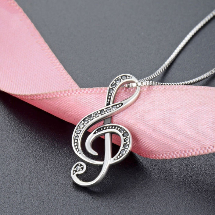 Collar de plata con nota musical