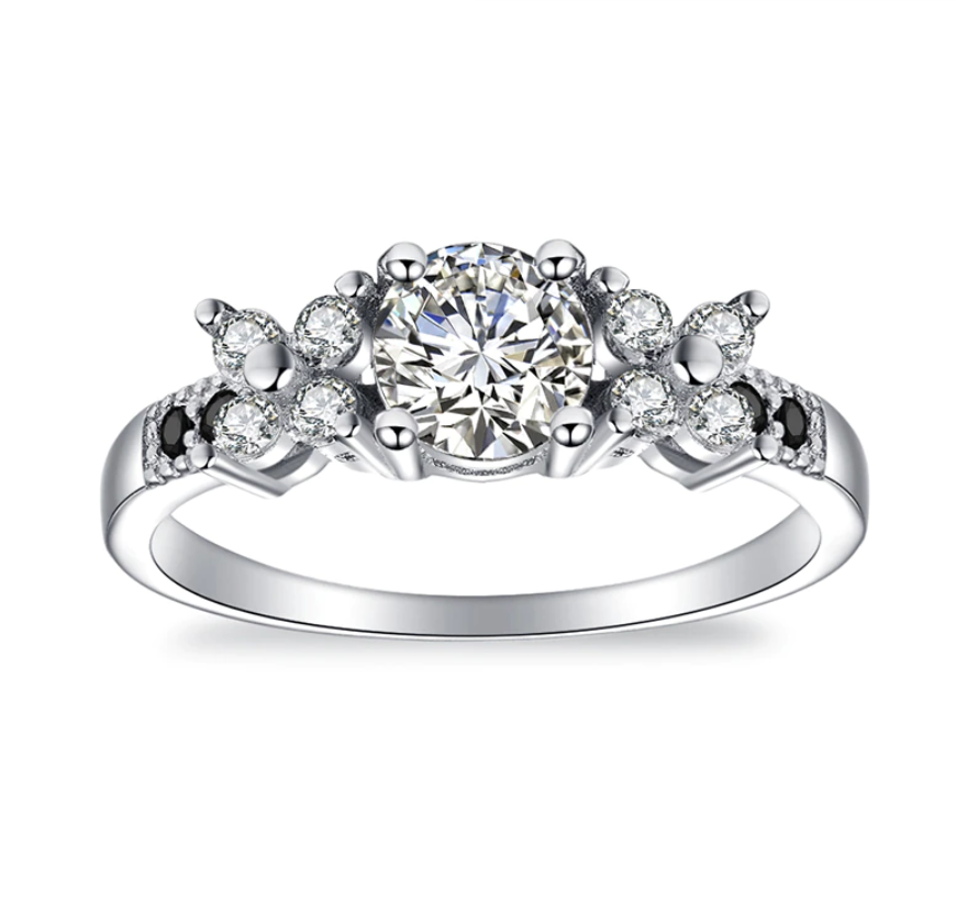 Elegante anillo de compromiso de plata de ley