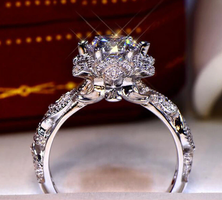 Anillo de compromiso de oro blanco