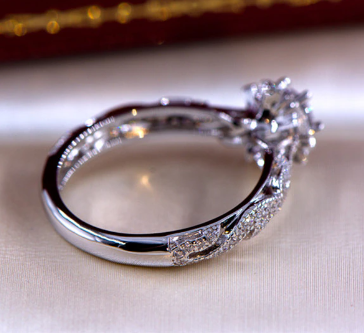Anillo de compromiso de oro blanco