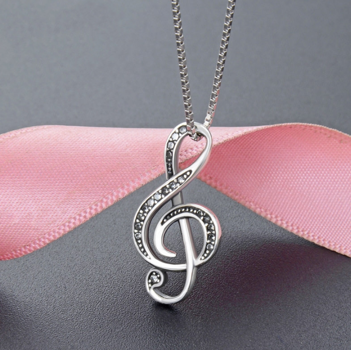 Collar de plata con nota musical