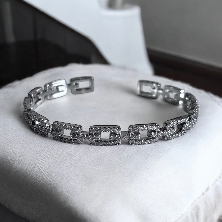 Pulsera abierta elegante ajustable con forma cuadrada geométrica