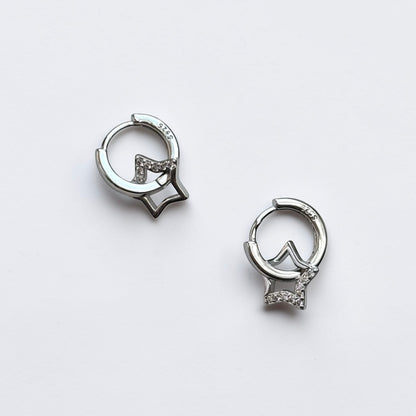 Pendientes de aro pequeños con colgante de estrella