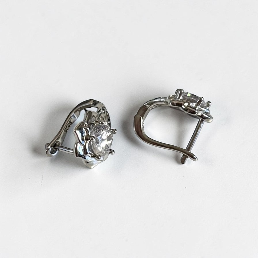 Pendientes de aro con flores redondas de plata y negro