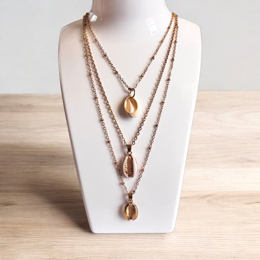 Collar de conchas multicapa