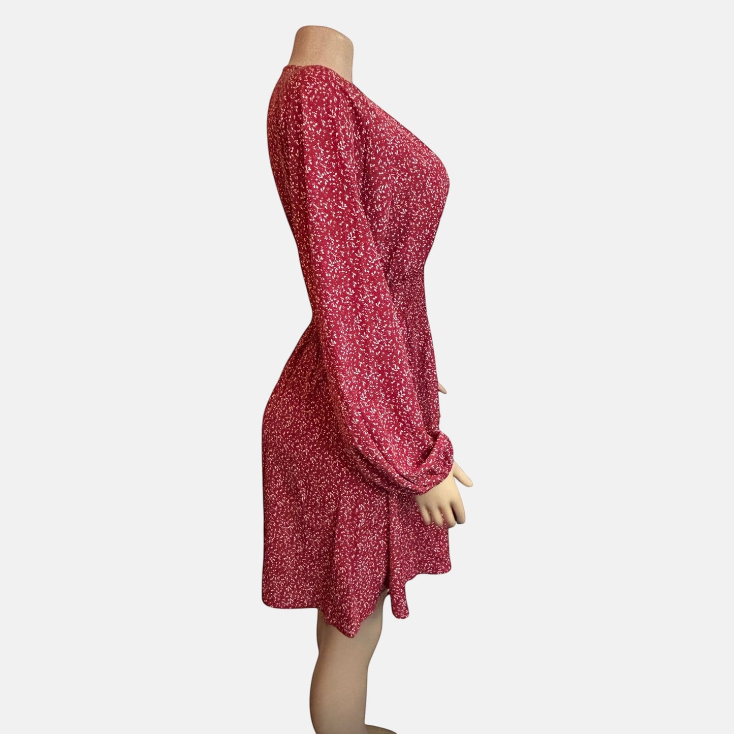 Vestido fluido color vino tinto con volantes para mujer