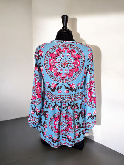 Blusa con escote en V, borlas y lazo con estampado bohemio azul
