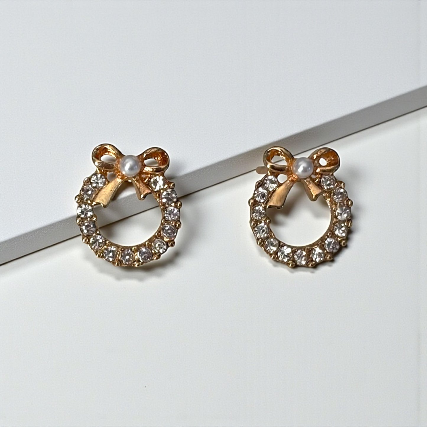 Small Wreath Gold Stud Earring