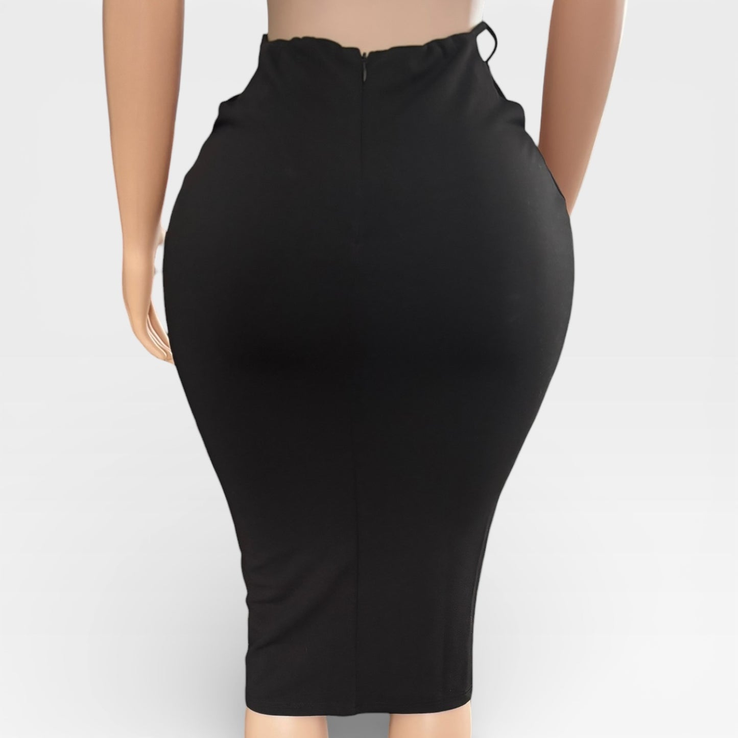 Falda elegante negra de mujer con abertura lateral