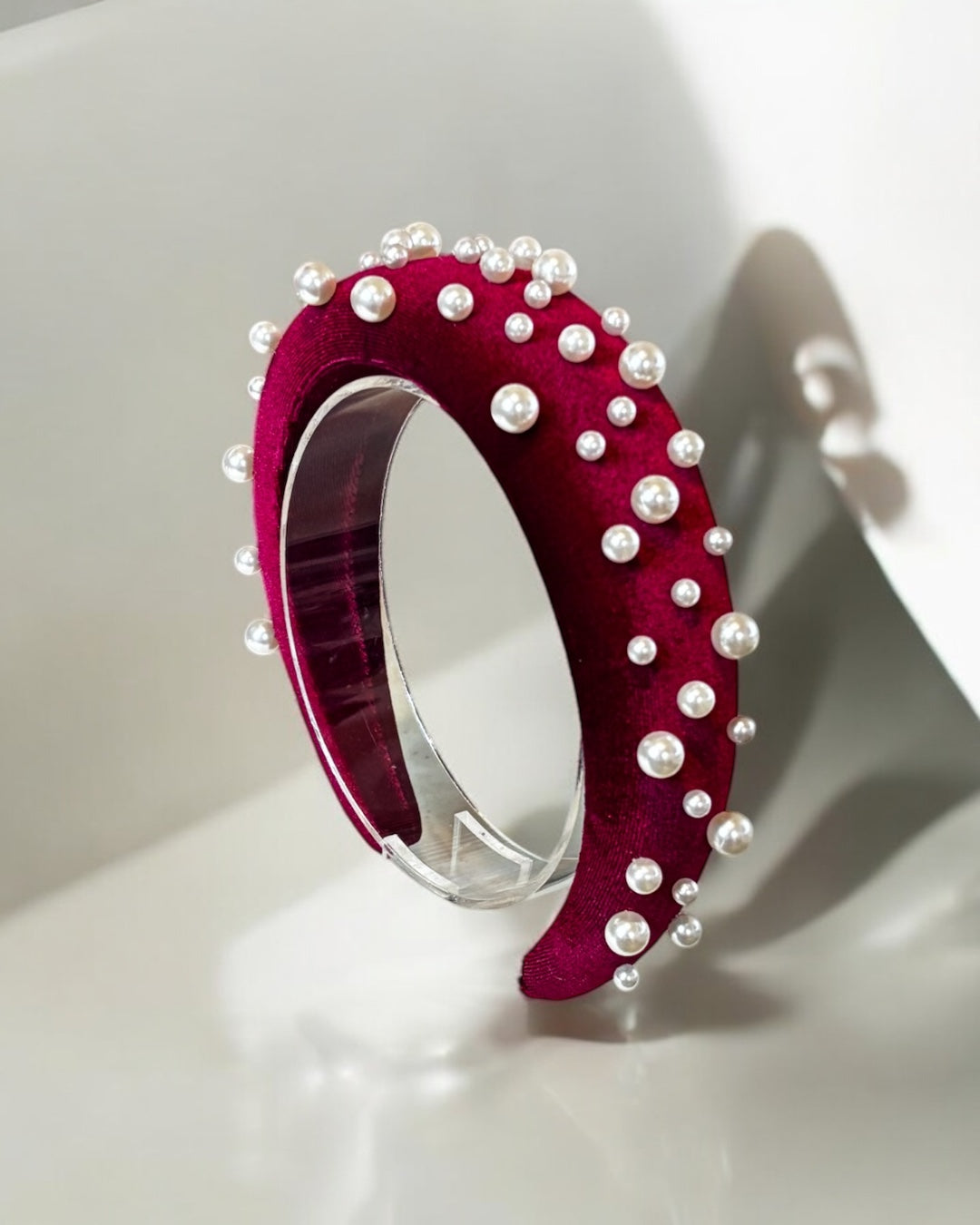 Diadema elegante con perlas para mujer