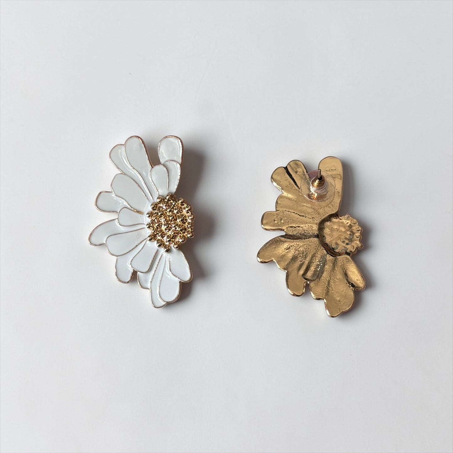 Elegant Vintage Flower Ear Studs
