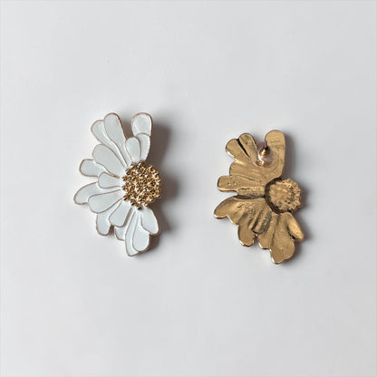 Elegant Vintage Flower Ear Studs