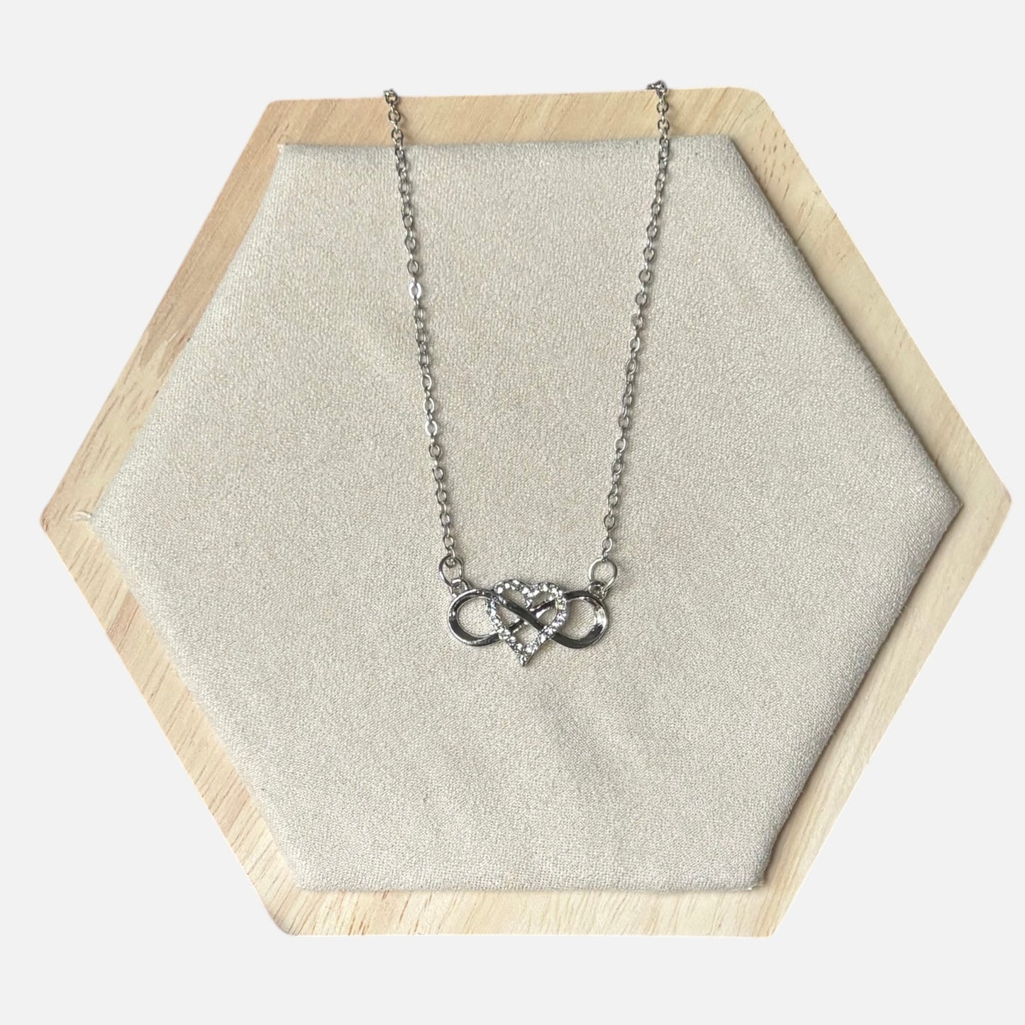 Collar romántico de plata con el infinito y el amor eterno