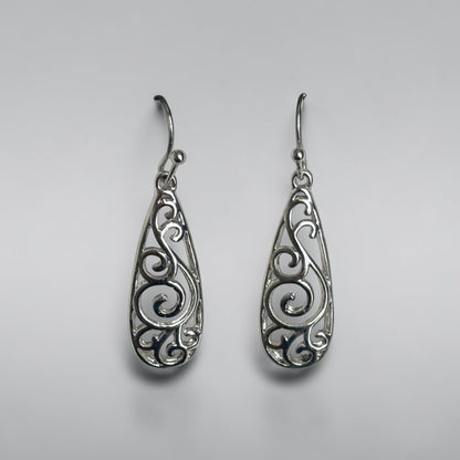 Elegante pendiente colgante de plata para mujer
