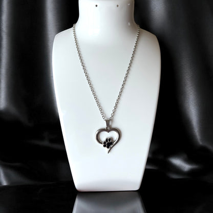 Collar con dije de pata y corazón para mujer
