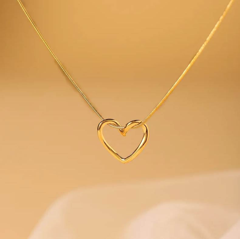 Elegant Simple Heart Pendant Necklace