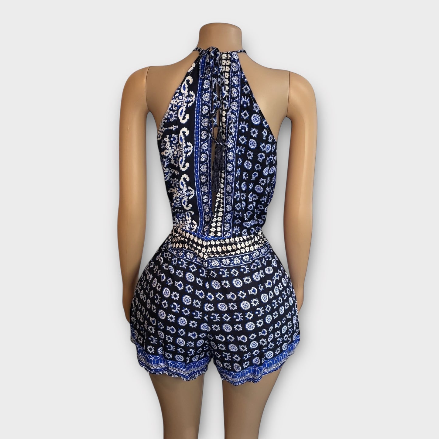 Mono corto con escote halter y abertura en la boca de cerradura para mujer en color azul