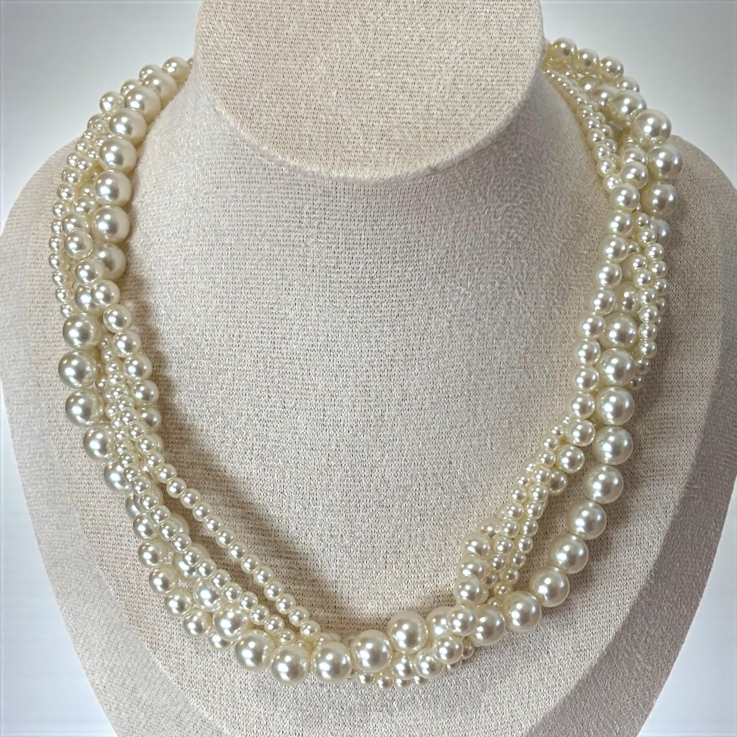 Chic & Classy Pearl Choker Necklace
