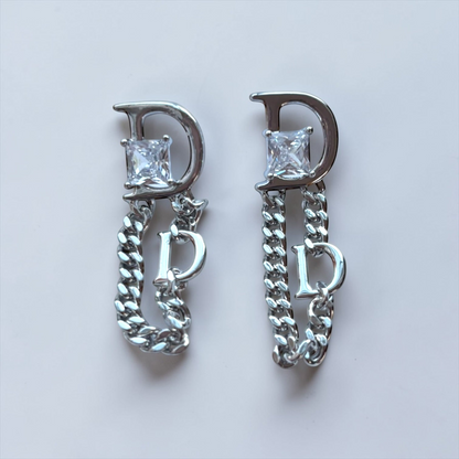 Pendientes elegantes de circonita con la letra D