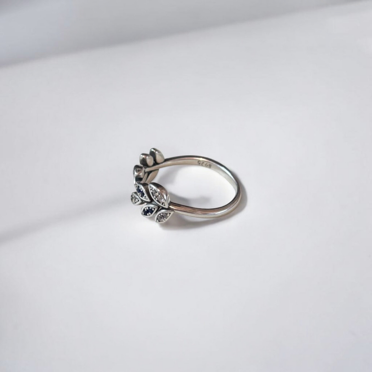 Omayra Boutique 925 sterling silver adjustable ring with a leaf design featuring blue and clear zircon accents.
