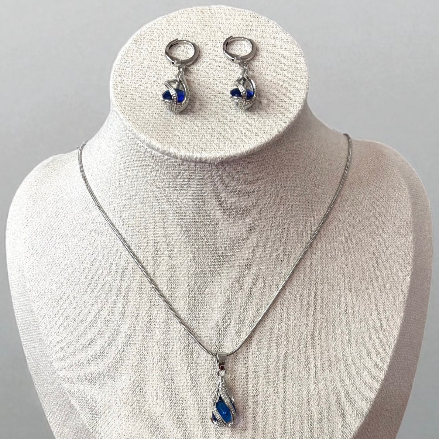 Crystal Elegant Necklace & Earrings Set