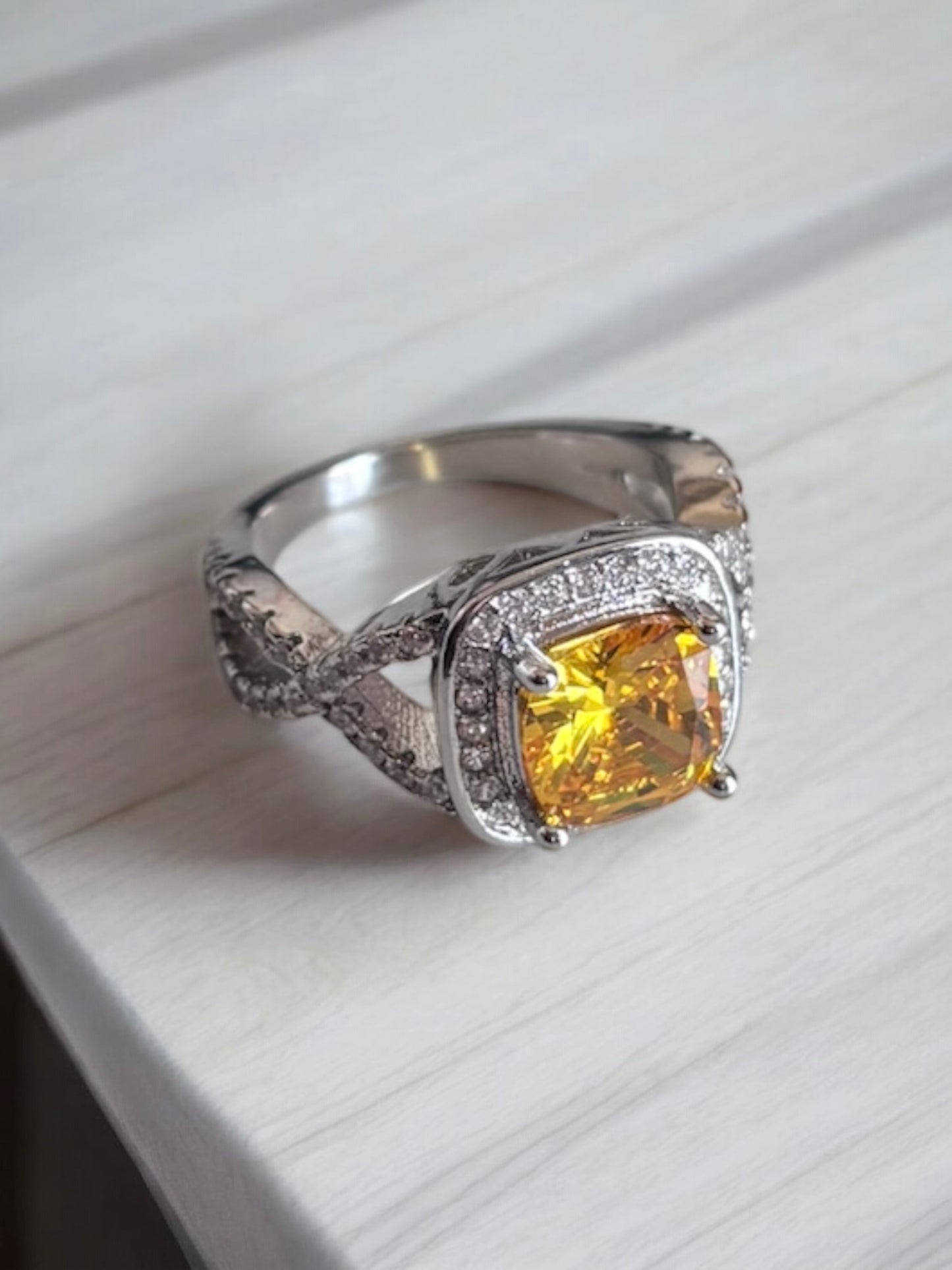 Conjunto de anillo y collar de París