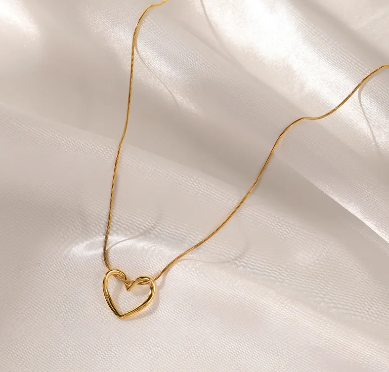 Elegant Simple Heart Pendant Necklace