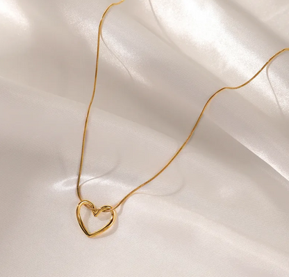 Elegant Simple Heart Pendant Necklace